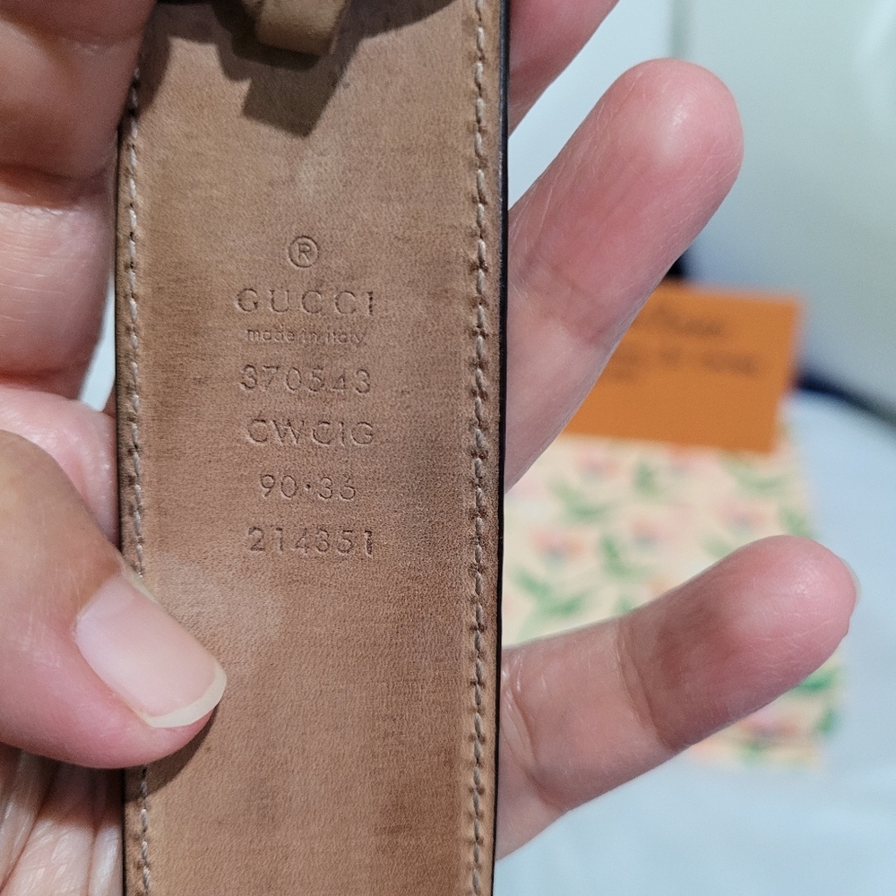 Gucci Black Leather Belt with Gold Buckle - Picture 6 of 10